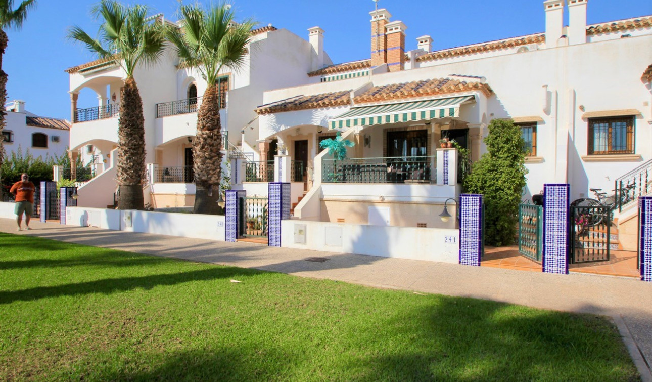 Resale - Town House - Villamartín