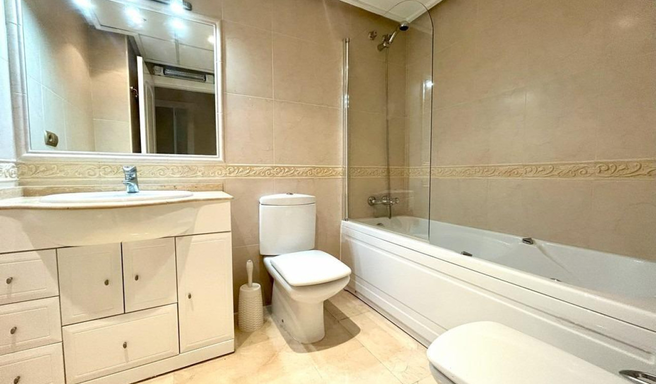 Reventa - Apartamento / Piso - Dehesa de Campoamor - Campoamor