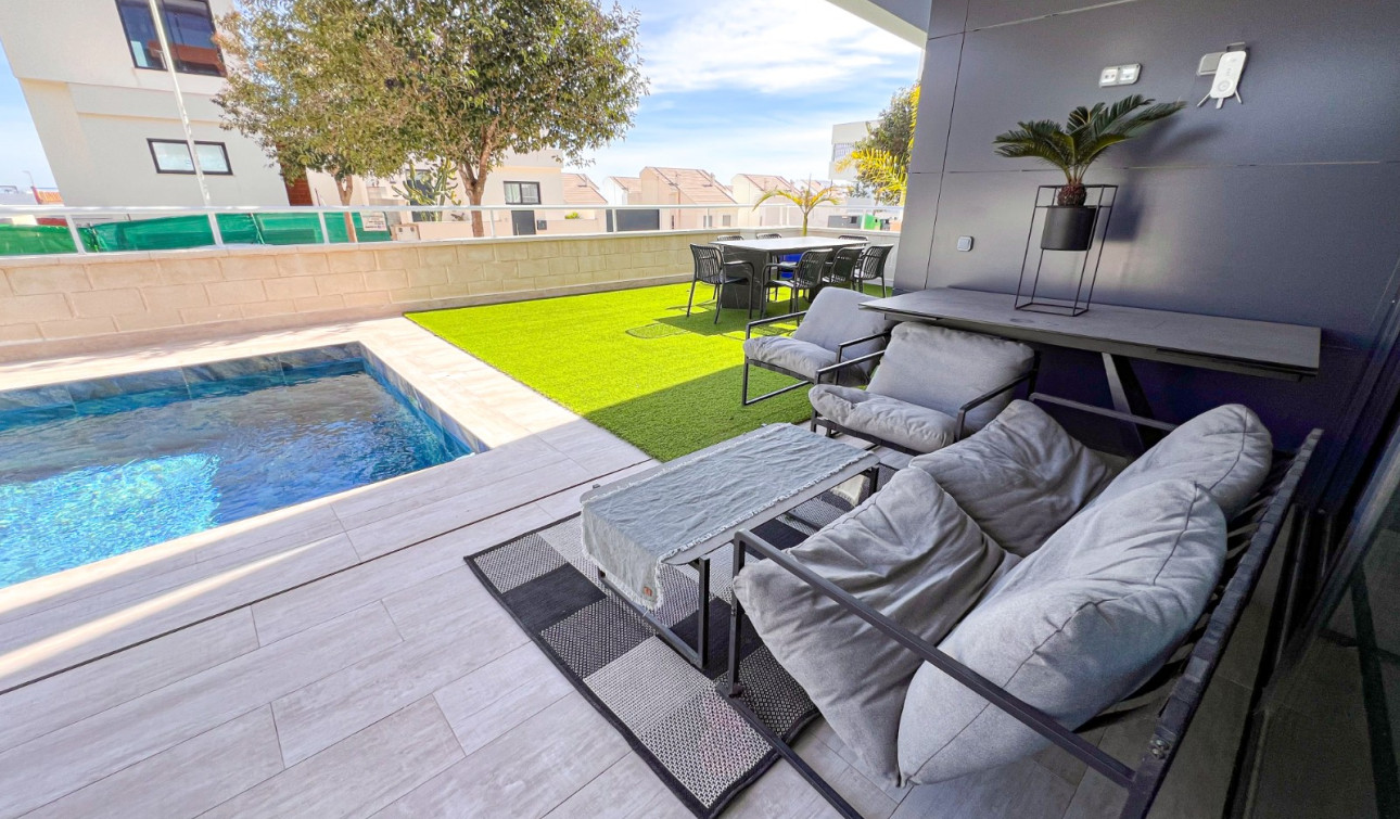 Reventa - Apartamento / Piso - Guardamar del Segura - Urbanizaciones