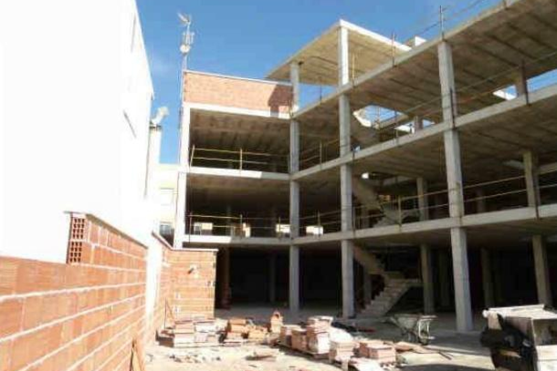 Reventa - Apartamento / Piso - Los Montesinos - Centro