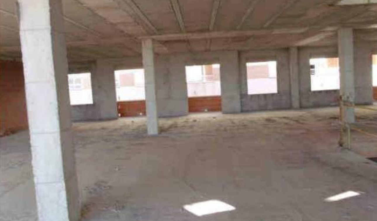 Reventa - Apartamento / Piso - Los Montesinos - Centro