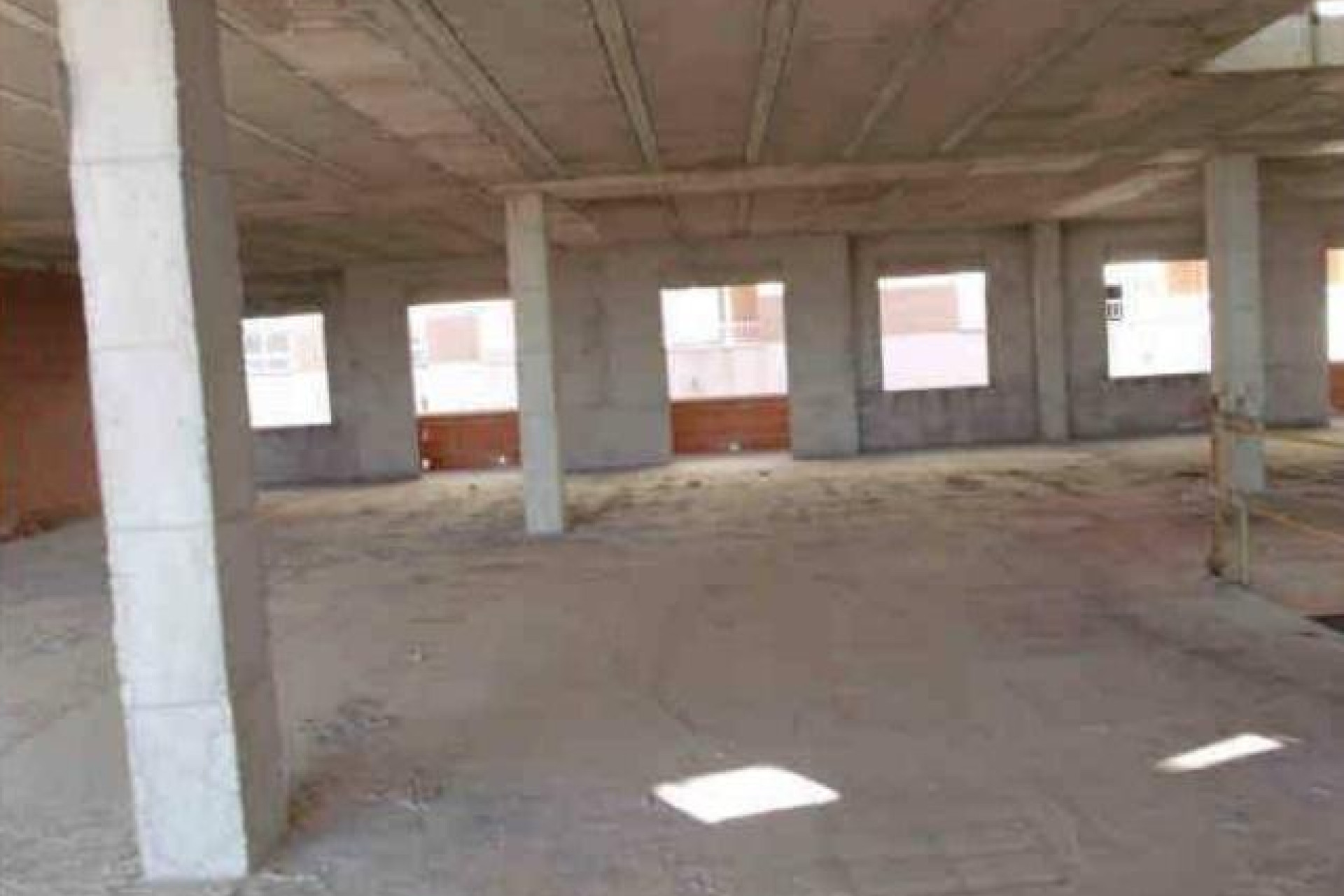 Reventa - Apartamento / Piso - Los Montesinos - Centro