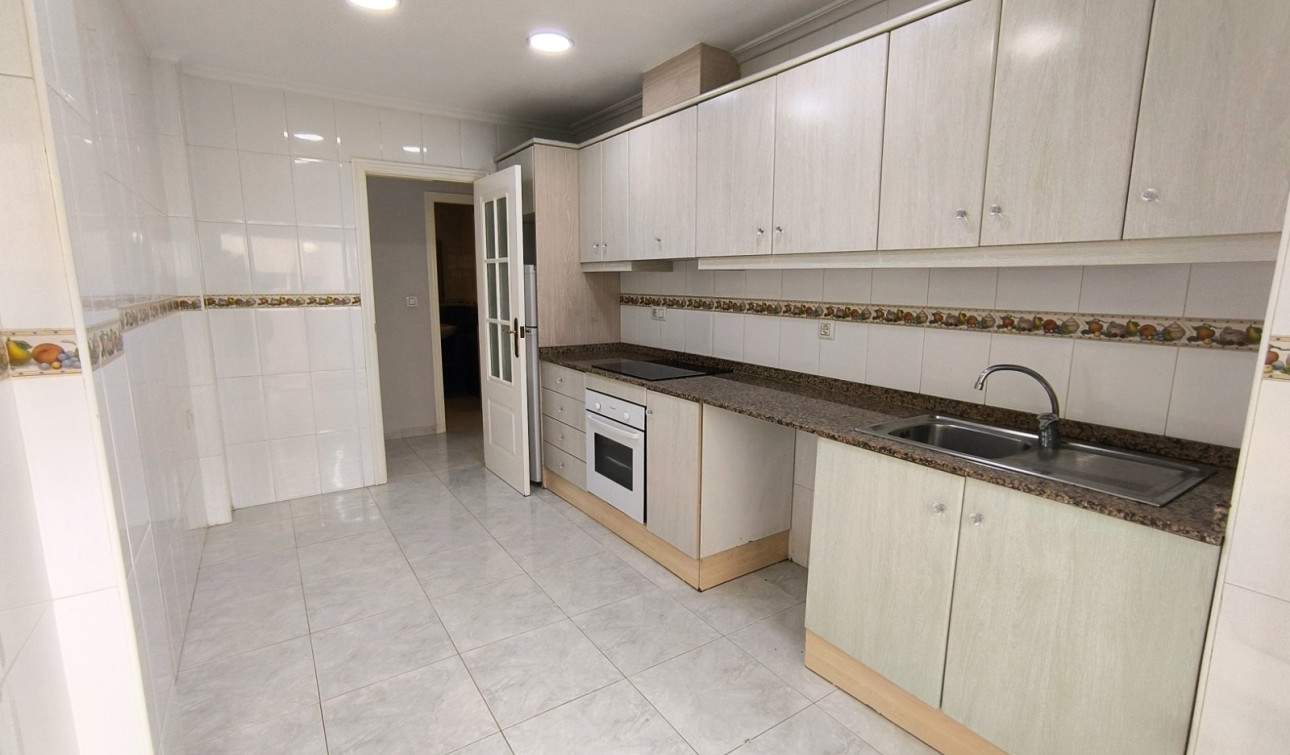 Reventa - Apartamento / Piso - Los Montesinos