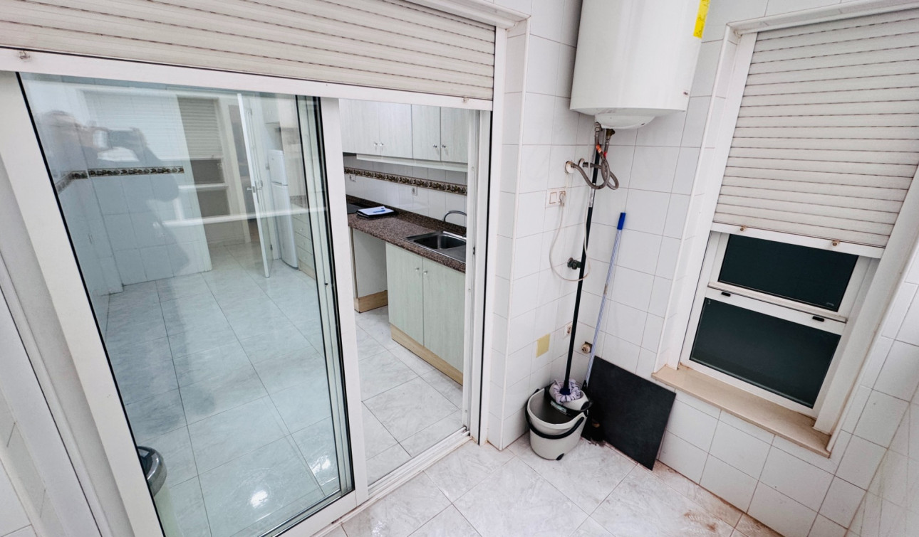 Reventa - Apartamento / Piso - Los Montesinos