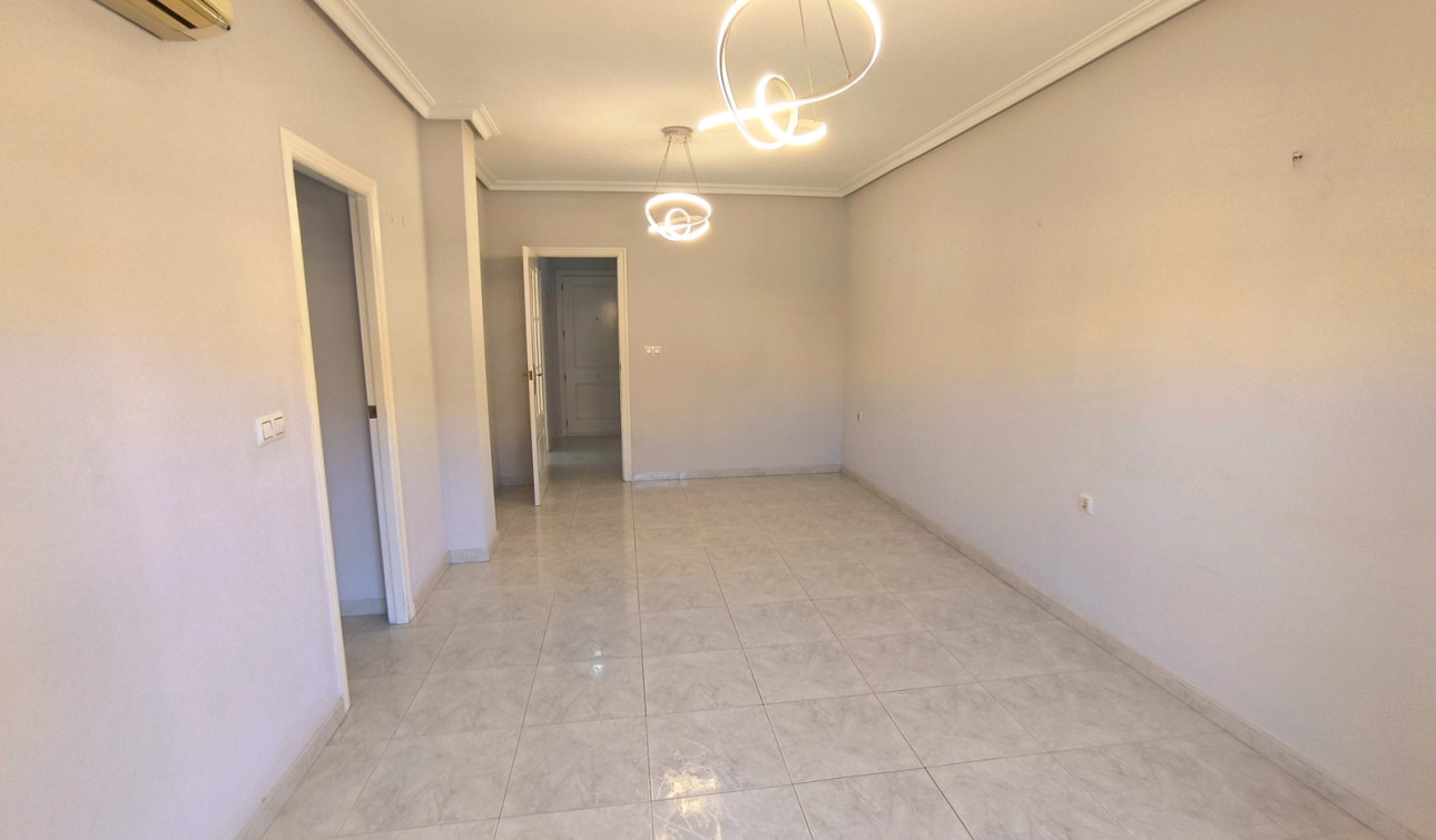 Reventa - Apartamento / Piso - Los Montesinos