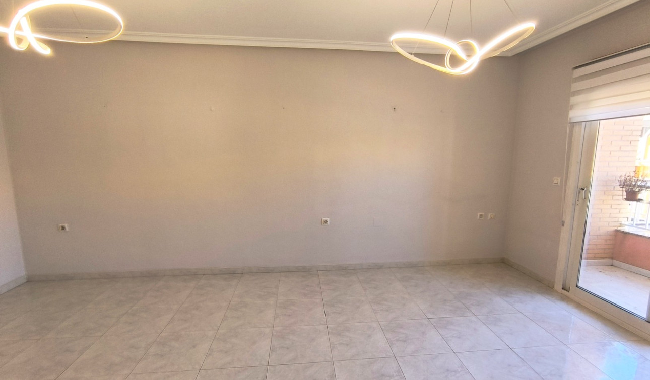 Reventa - Apartamento / Piso - Los Montesinos