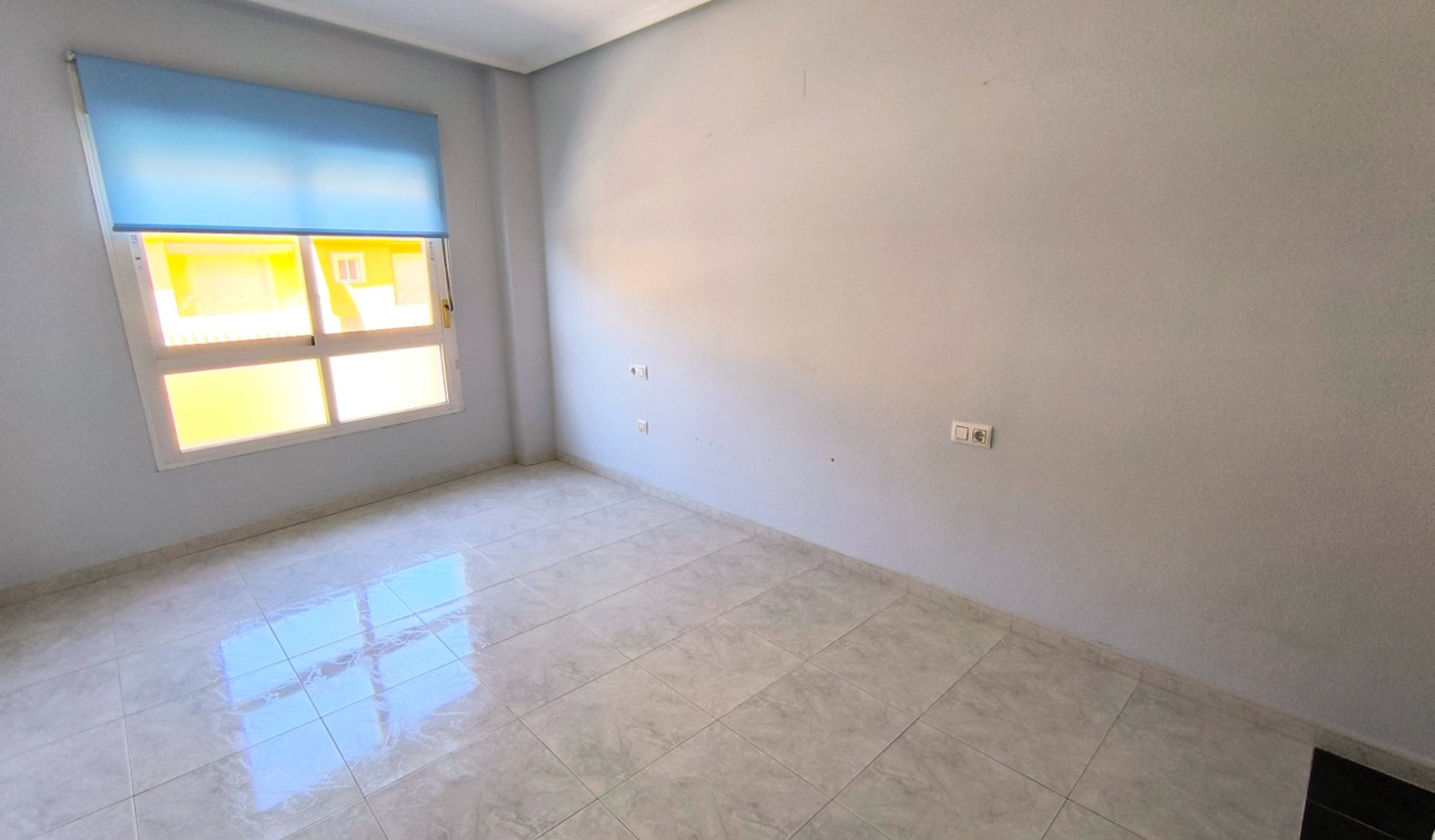 Reventa - Apartamento / Piso - Los Montesinos