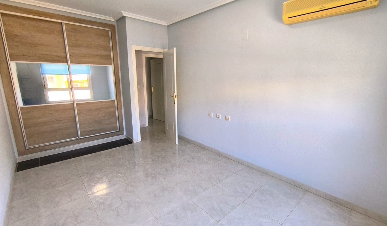 Reventa - Apartamento / Piso - Los Montesinos