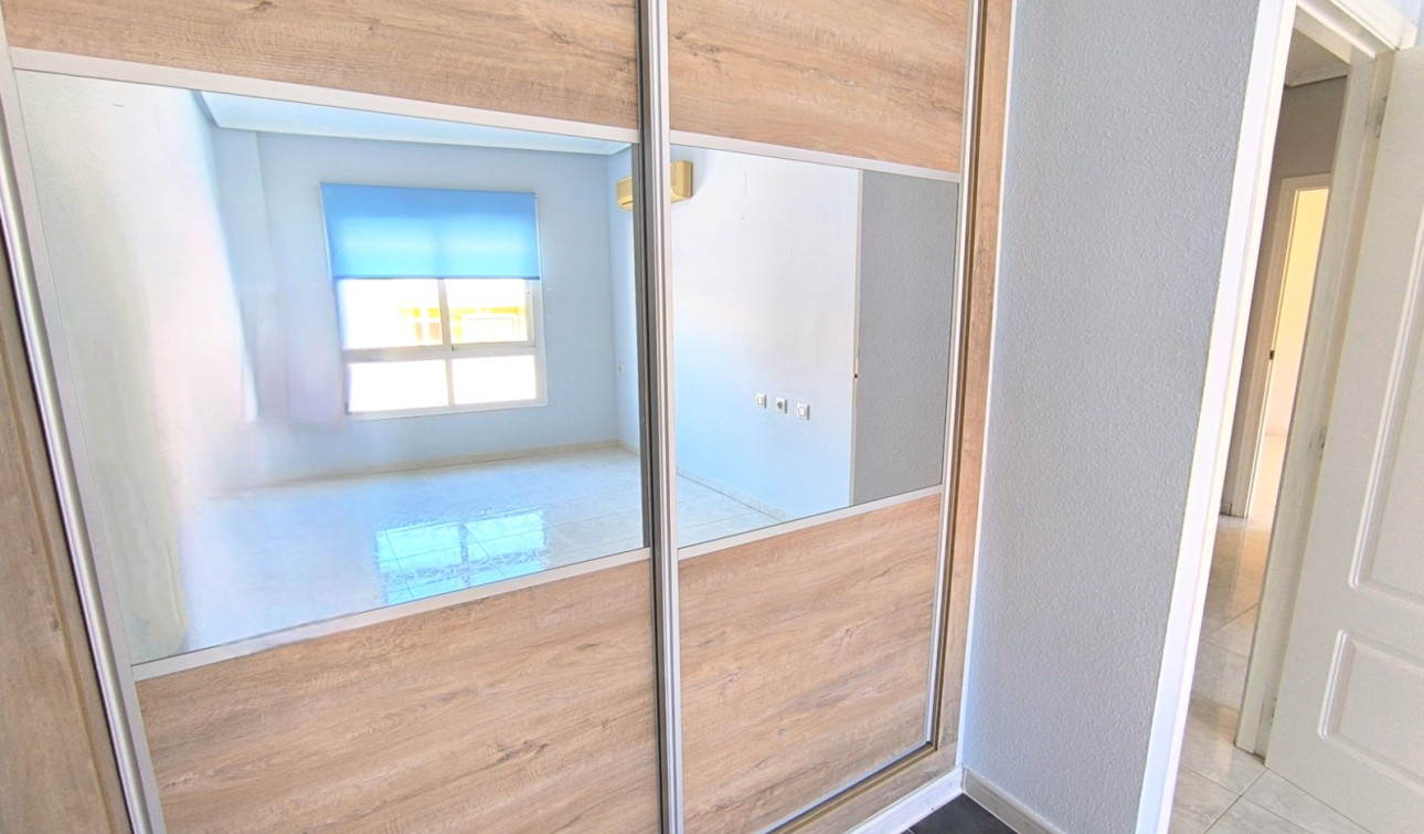 Reventa - Apartamento / Piso - Los Montesinos