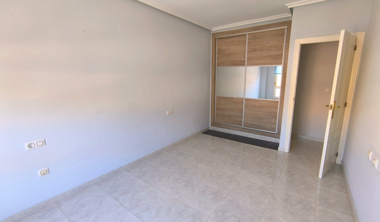 Reventa - Apartamento / Piso - Los Montesinos