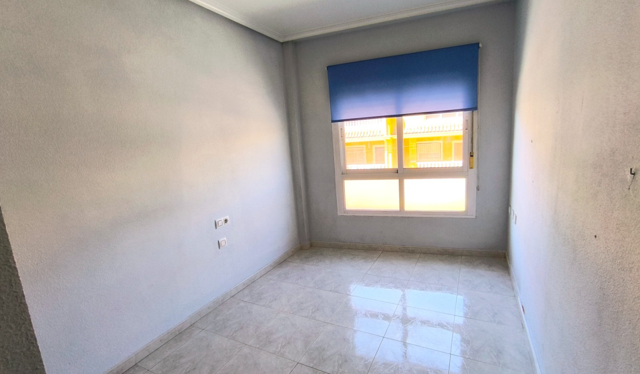 Reventa - Apartamento / Piso - Los Montesinos