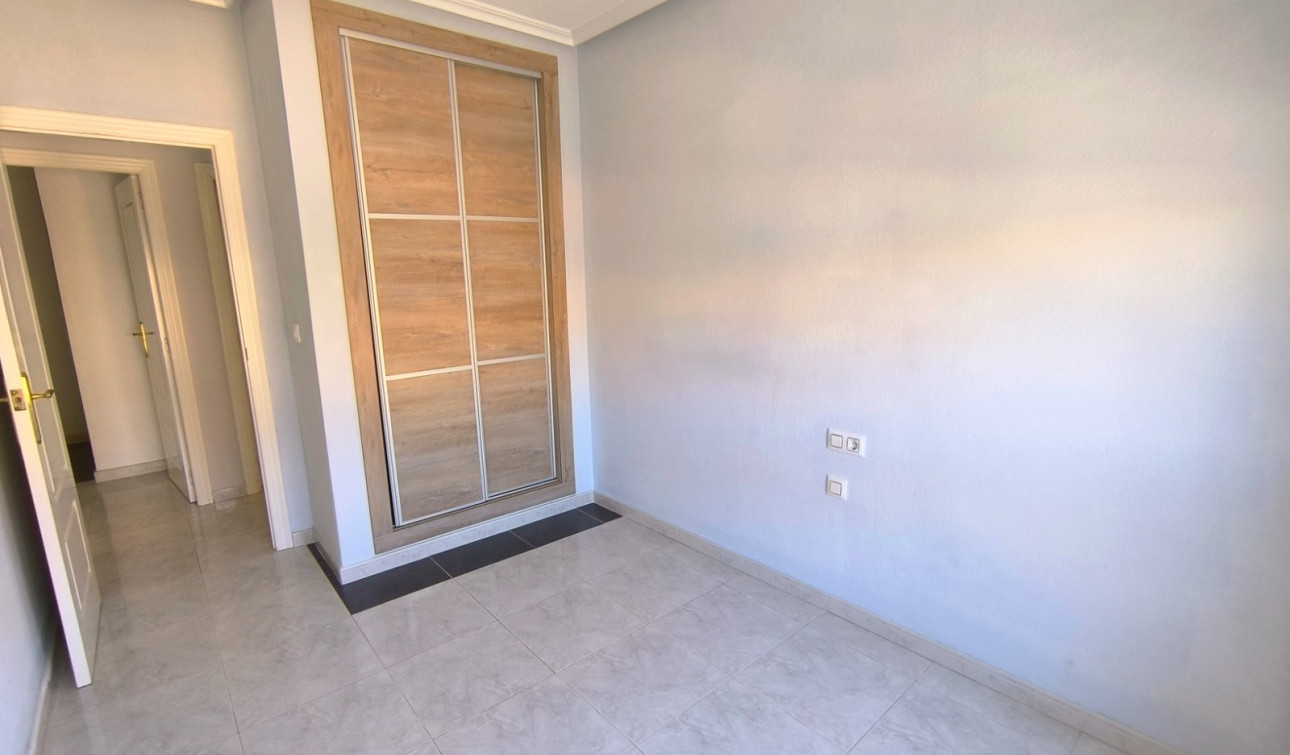 Reventa - Apartamento / Piso - Los Montesinos