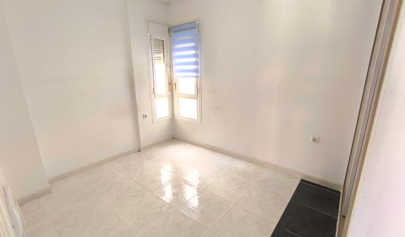 Reventa - Apartamento / Piso - Los Montesinos