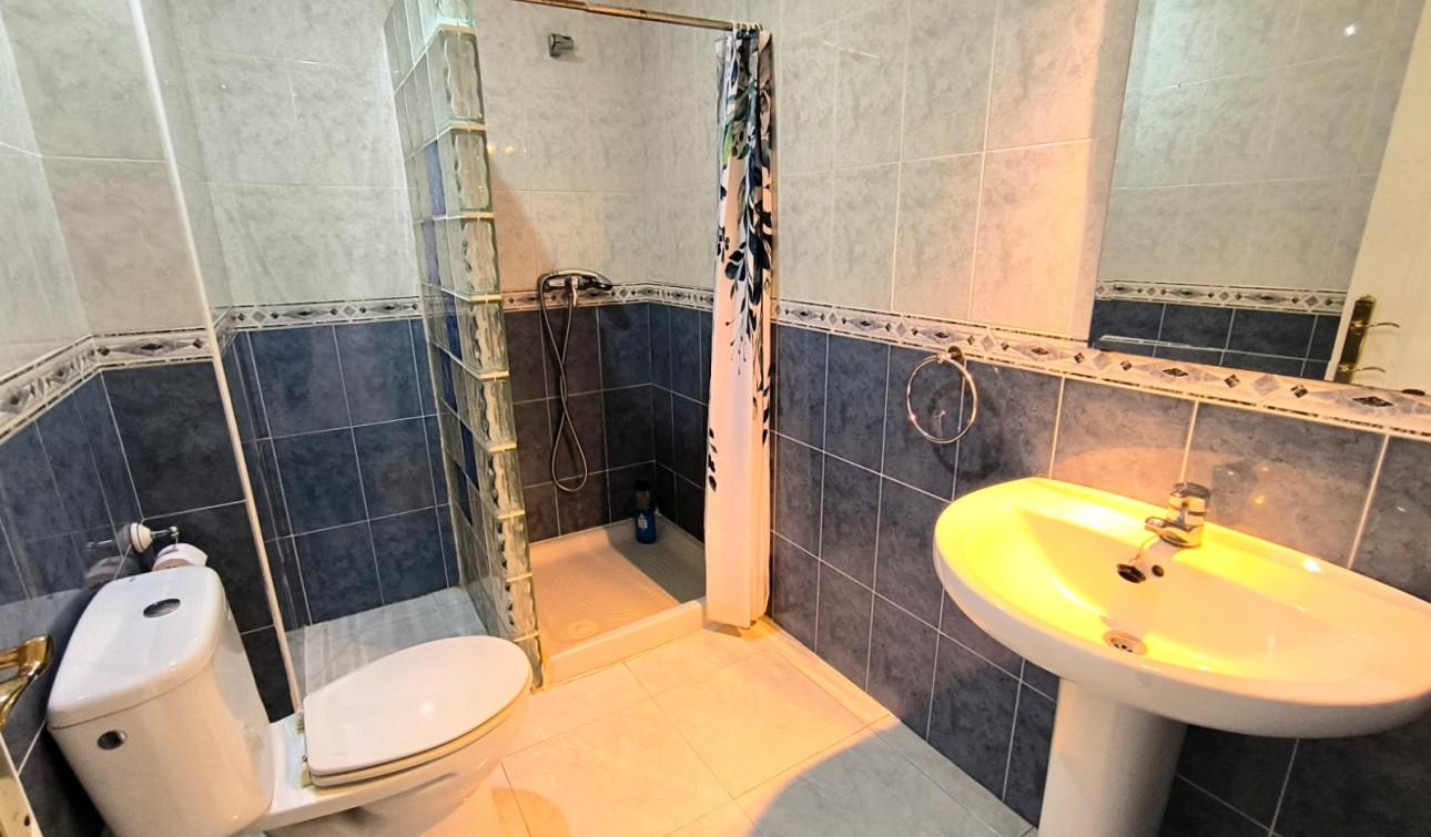 Reventa - Apartamento / Piso - Los Montesinos