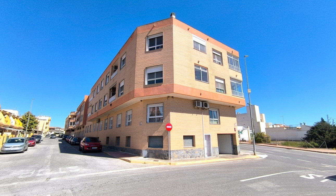 Reventa - Apartamento / Piso - Los Montesinos