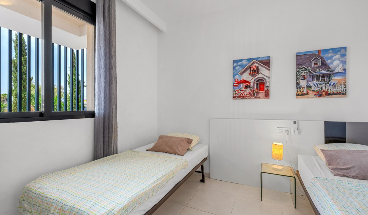 Reventa - Apartamento / Piso - Orihuela Costa - La Zenia