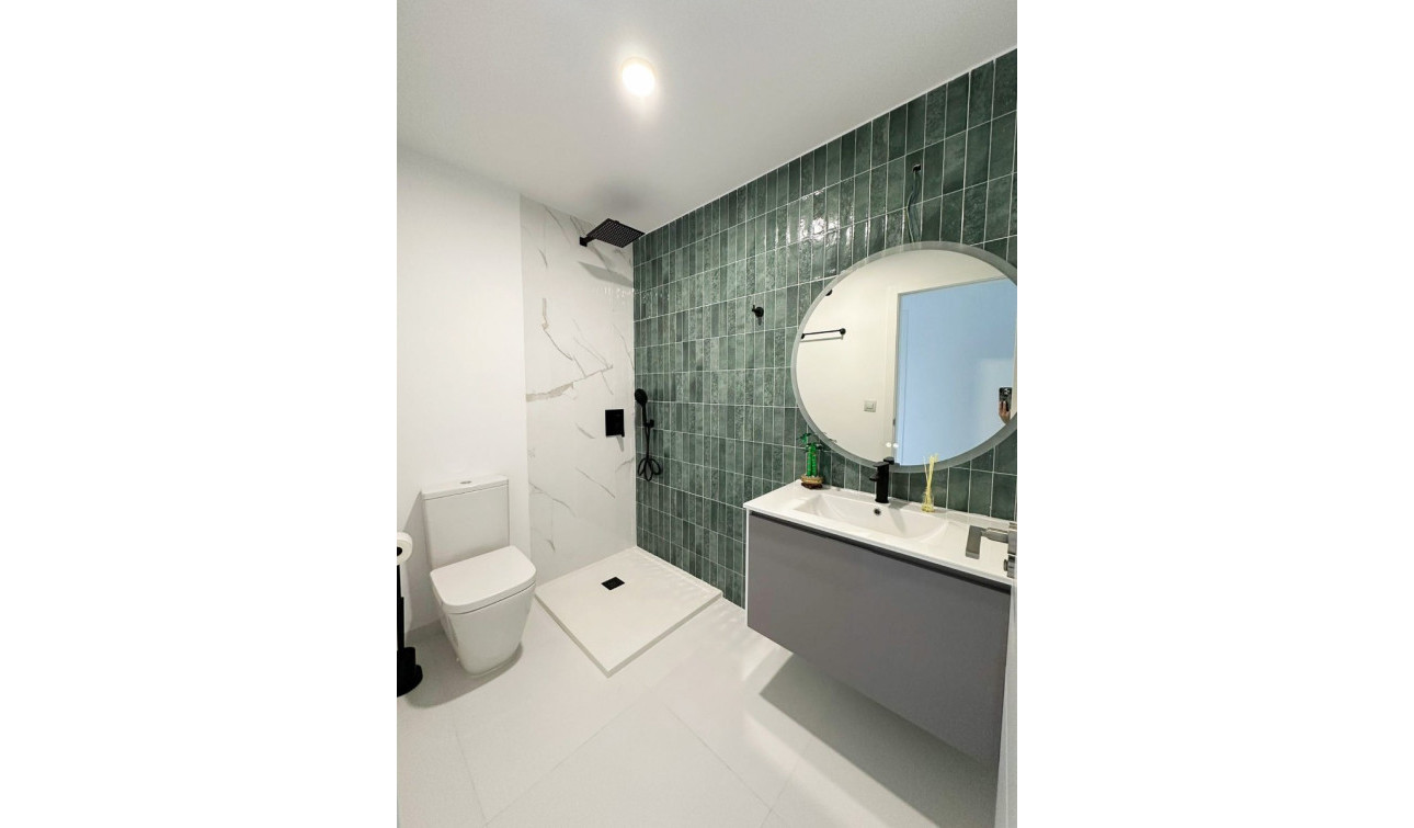 Reventa - Apartamento / Piso - San Miguel de Salinas - Urbanizaciones