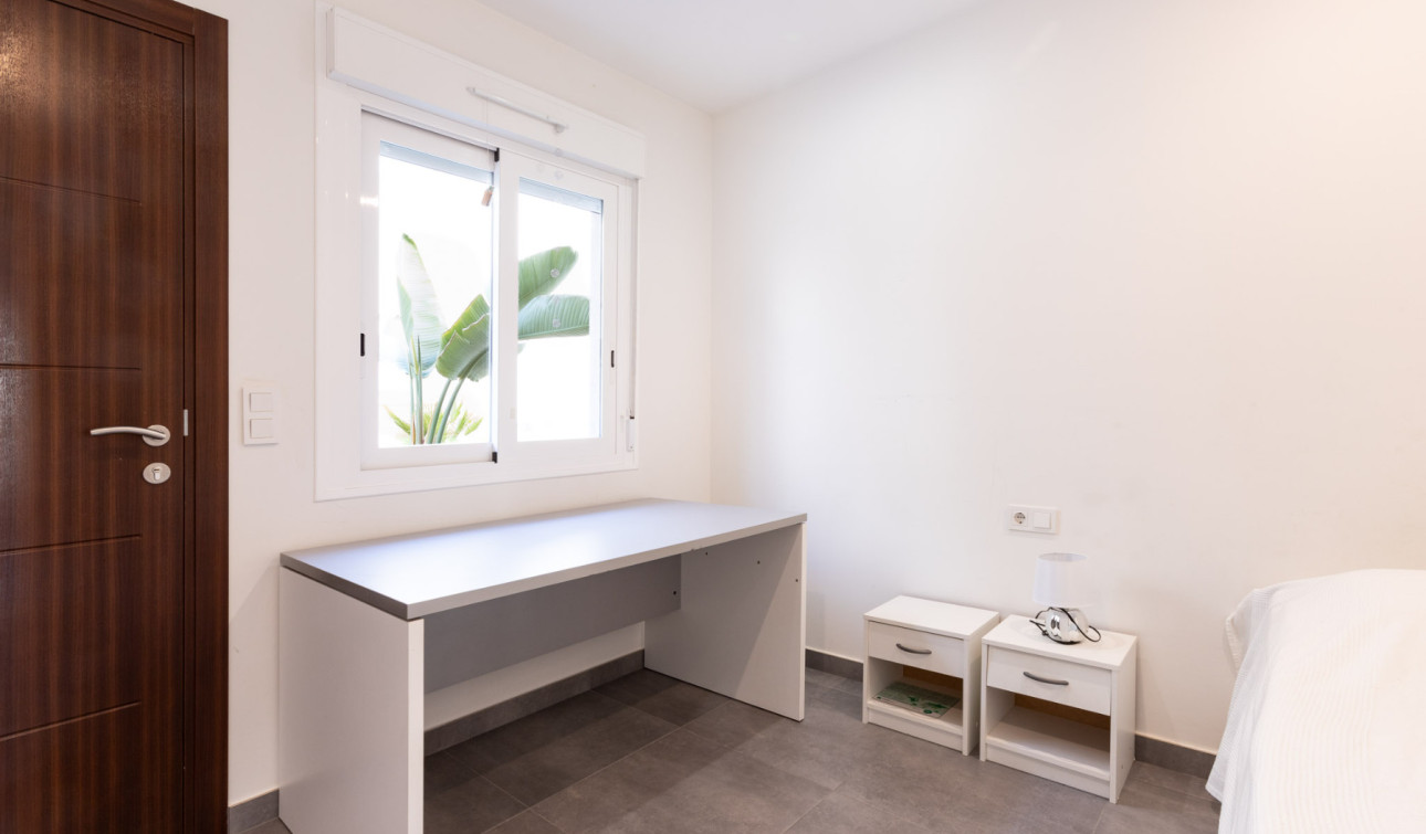 Reventa - Apartamento / Piso - Torrevieja - Aguas Nuevas