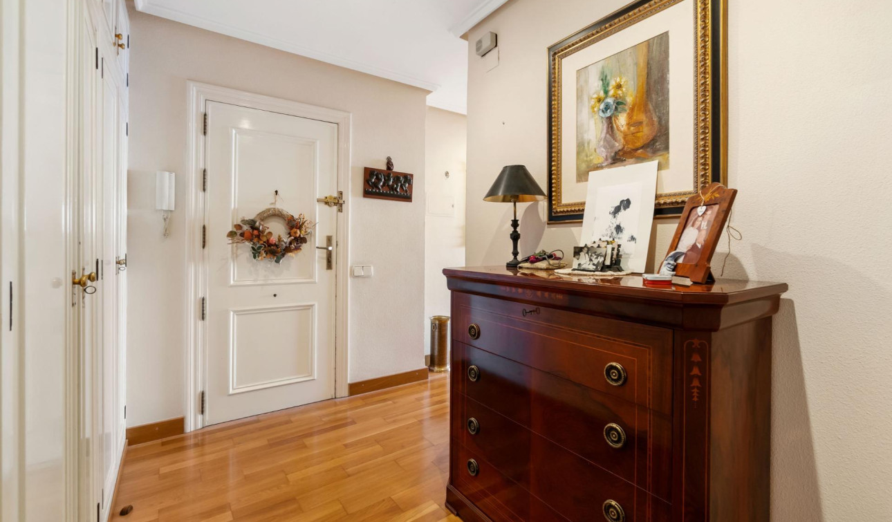 Reventa - Apartamento / Piso - Torrevieja - Centro - Muelle Pesquero