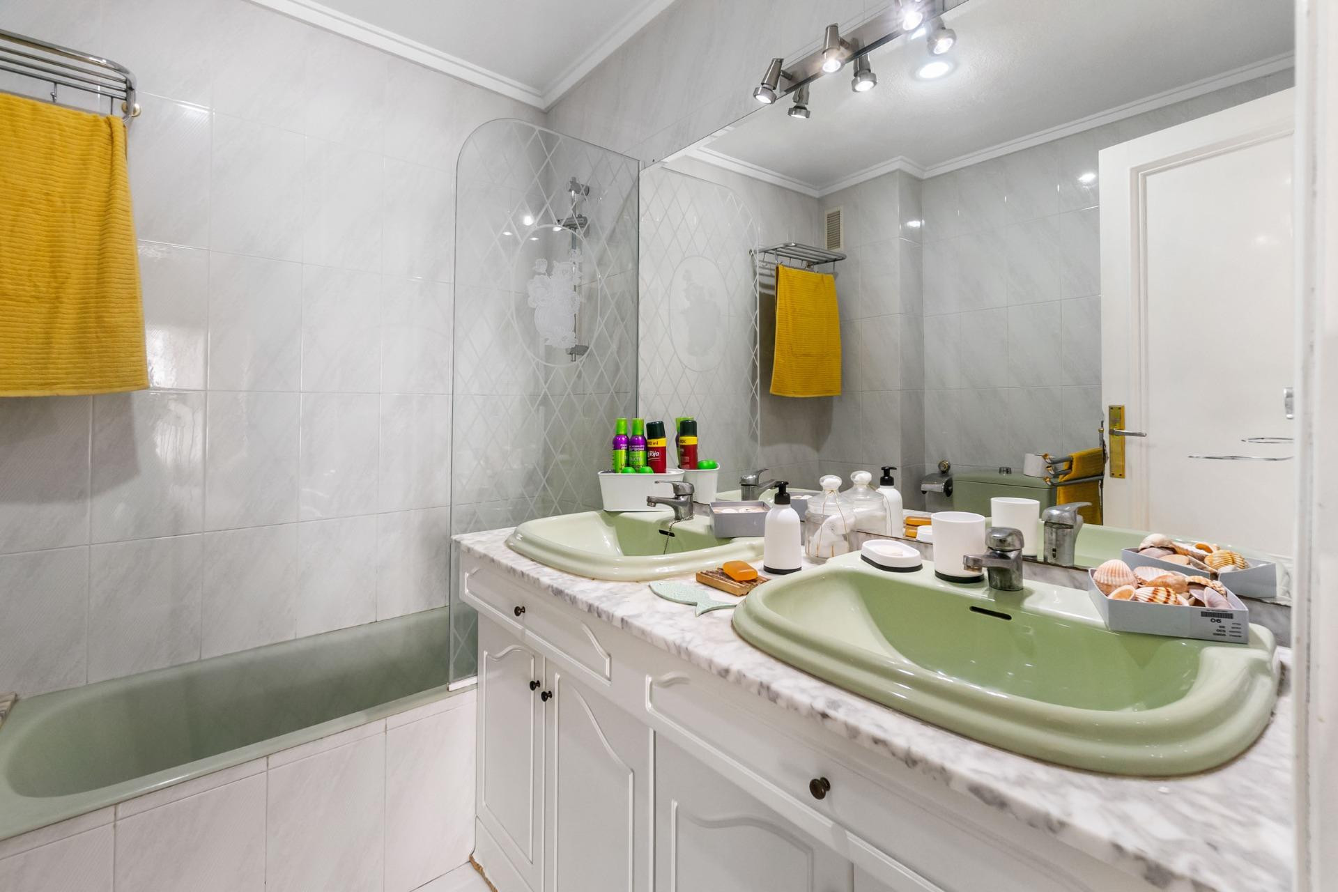 Reventa - Apartamento / Piso - Torrevieja - Centro - Muelle Pesquero