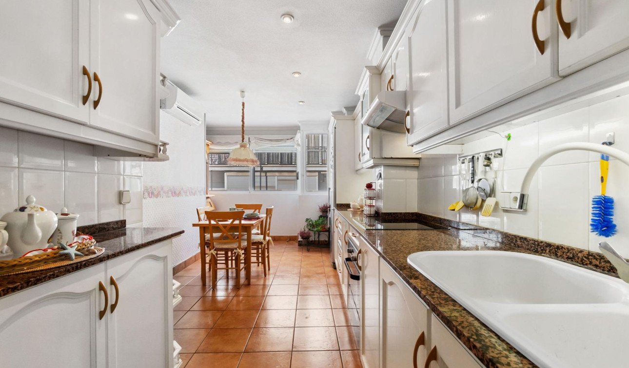 Reventa - Apartamento / Piso - Torrevieja - Centro - Muelle Pesquero