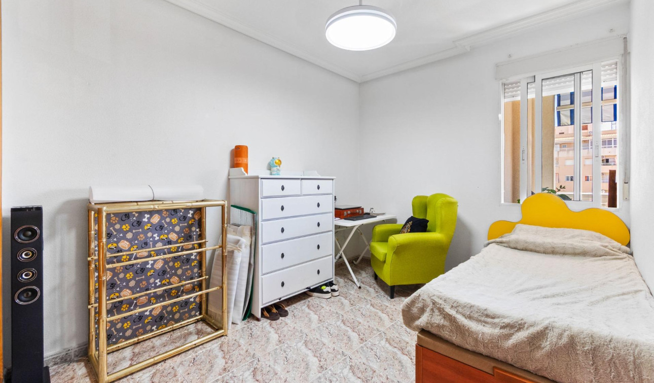 Reventa - Apartamento / Piso - Torrevieja - Centro