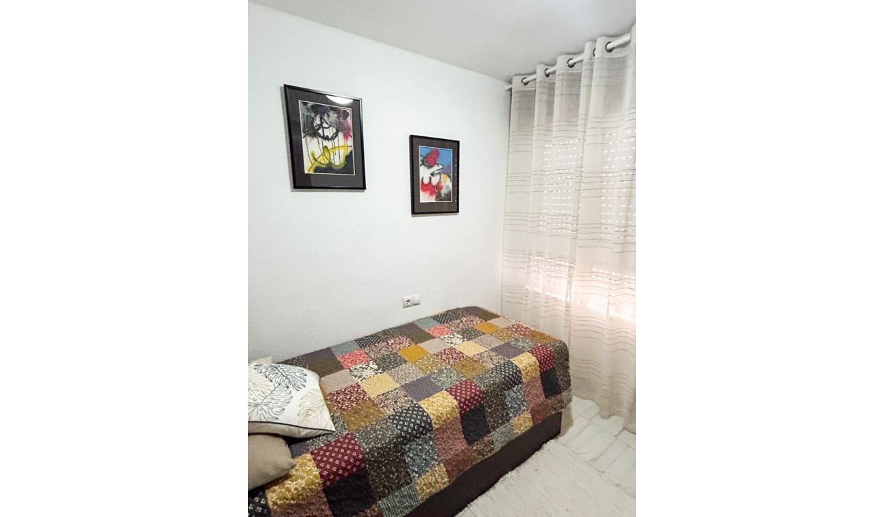 Reventa - Apartamento / Piso - Torrevieja - Centro