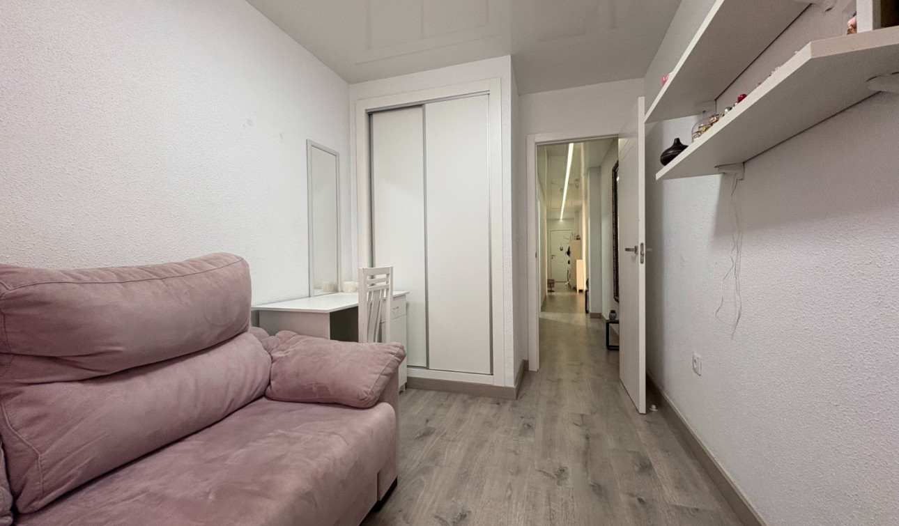 Reventa - Apartamento / Piso - Torrevieja - Centro