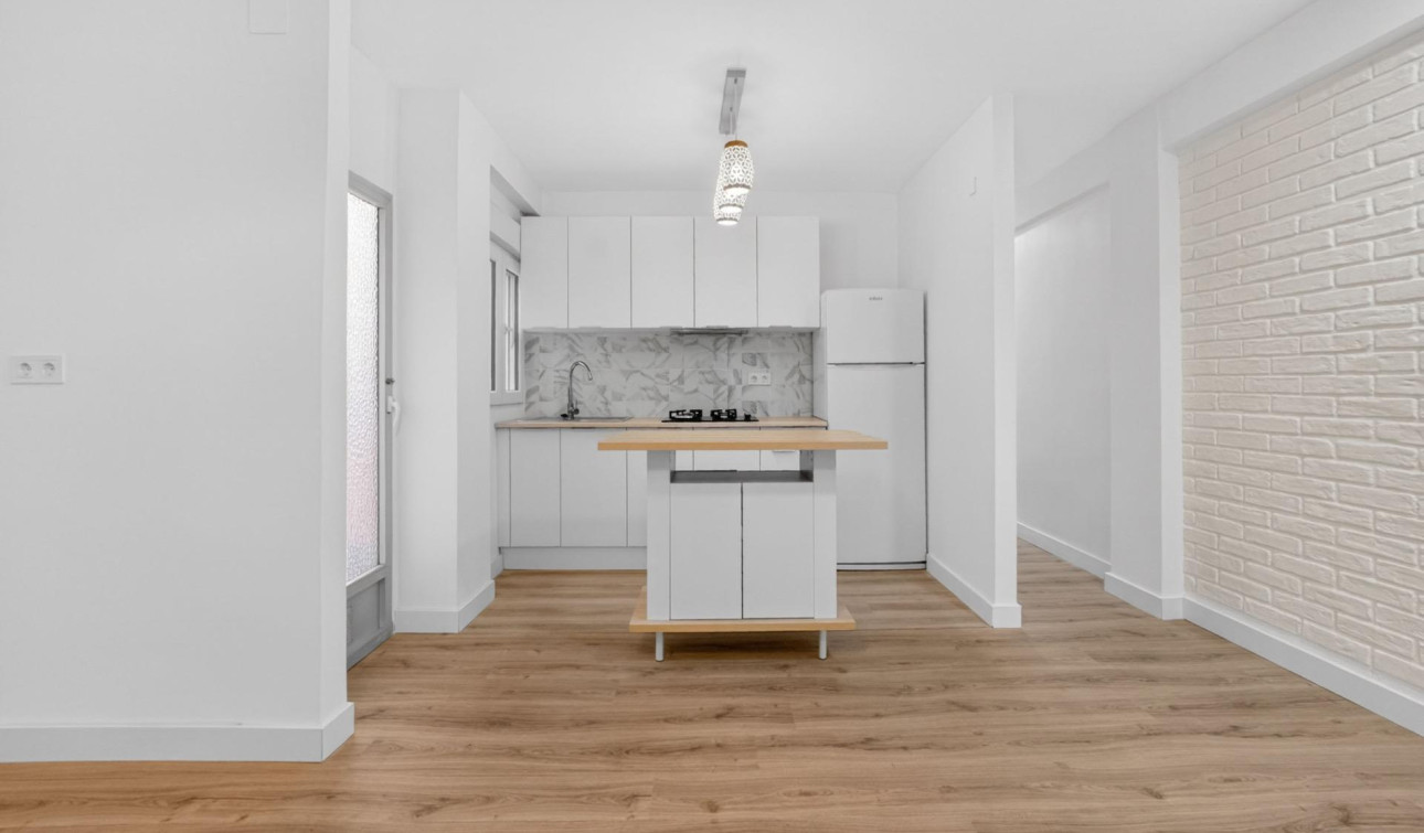 Reventa - Apartamento / Piso - Torrevieja - Centro