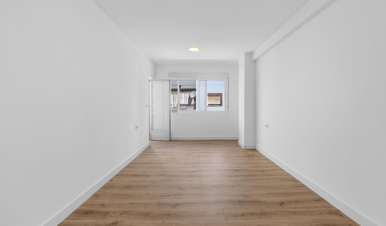 Reventa - Apartamento / Piso - Torrevieja - Centro