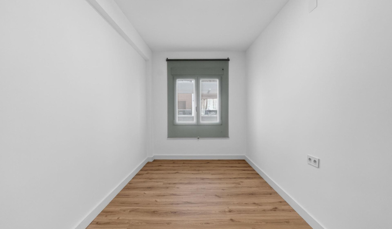 Reventa - Apartamento / Piso - Torrevieja - Centro
