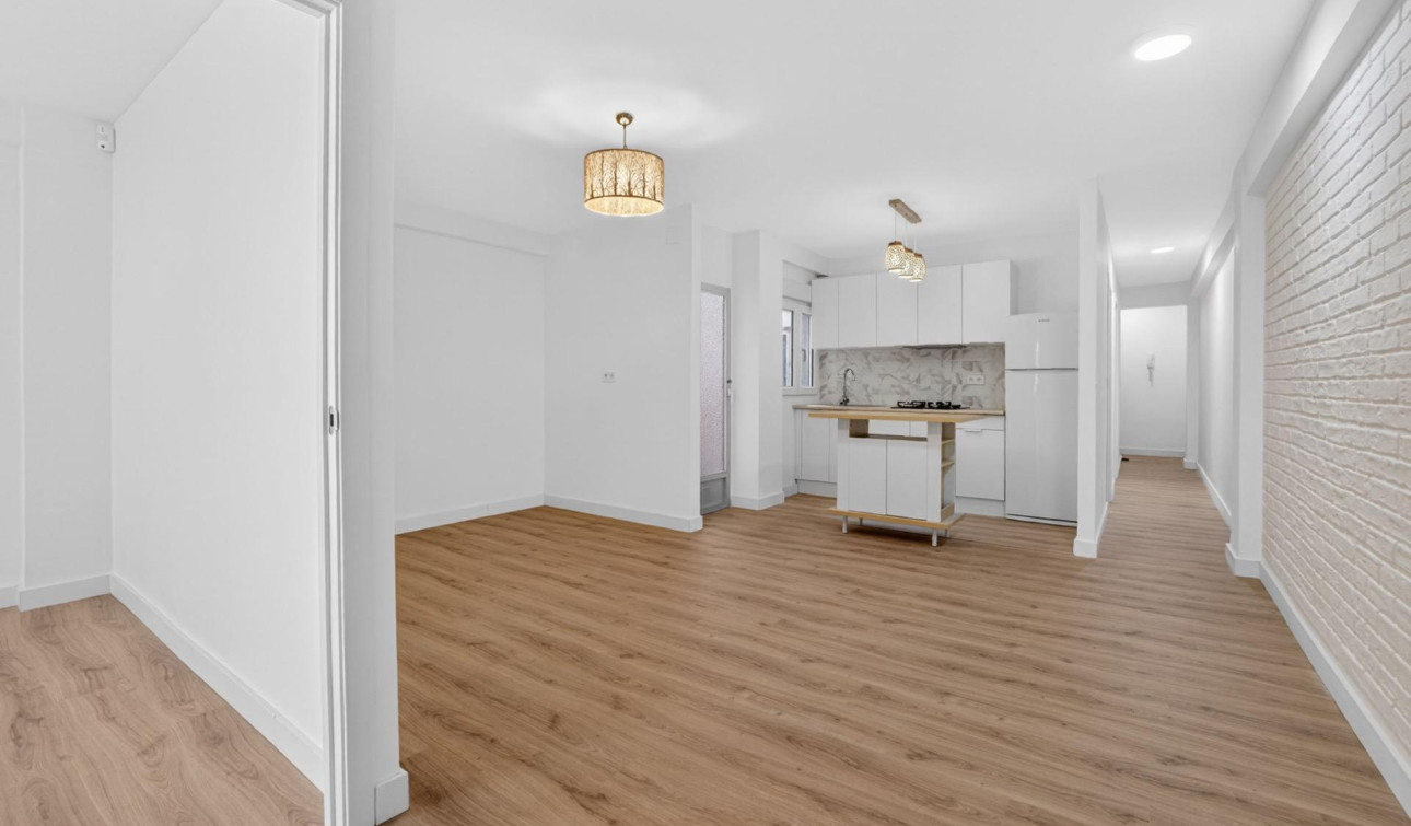 Reventa - Apartamento / Piso - Torrevieja - Centro