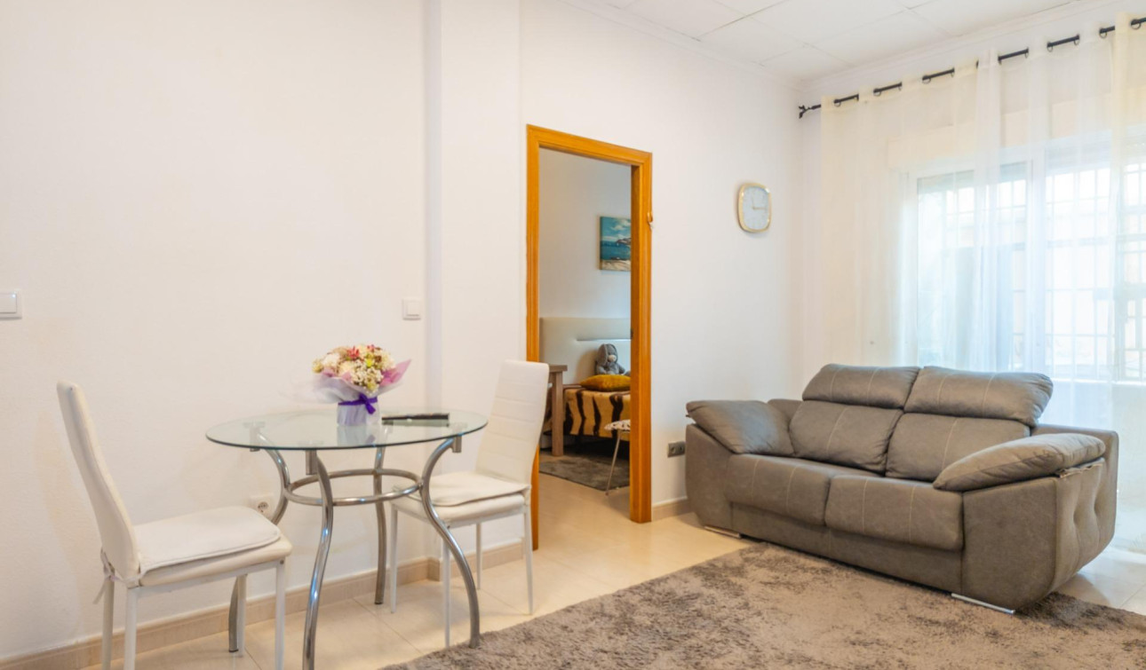 Reventa - Apartamento / Piso - Torrevieja - Centro