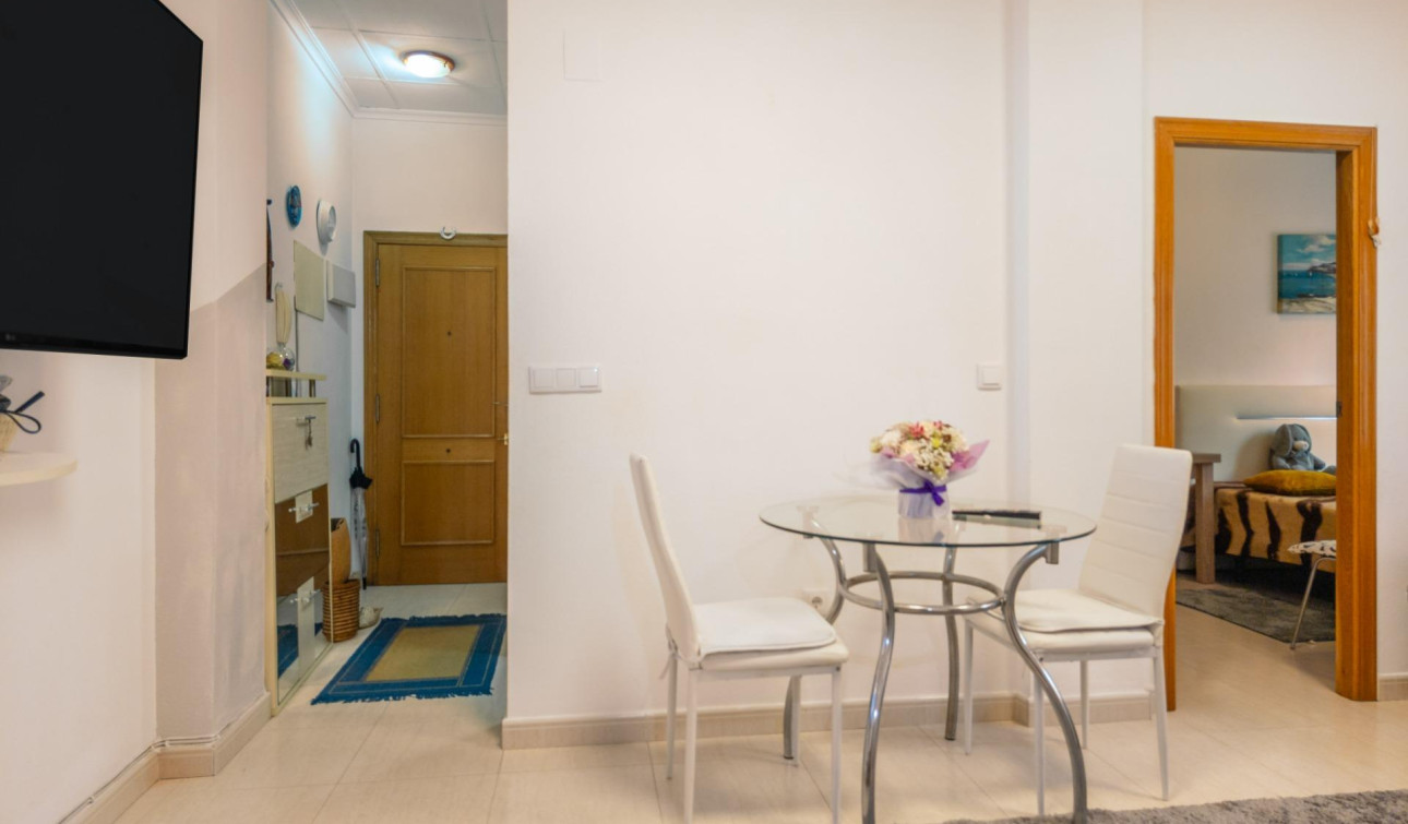 Reventa - Apartamento / Piso - Torrevieja - Centro
