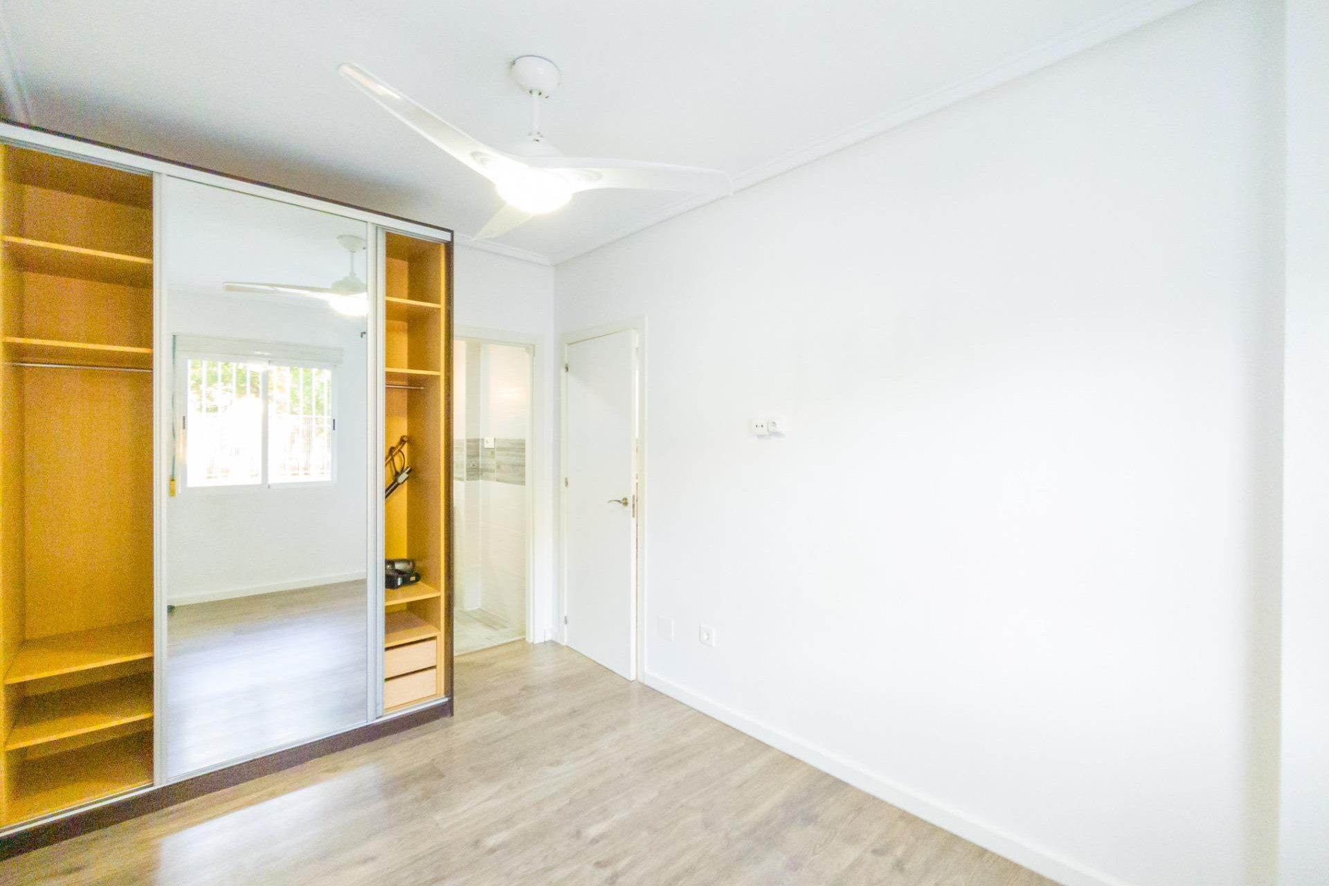 Reventa - Apartamento / Piso - Torrevieja - Estacion de autobuses