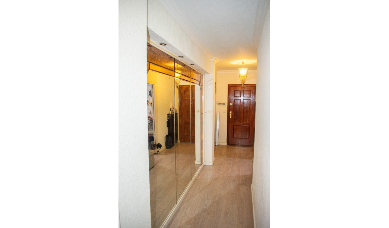 Reventa - Apartamento / Piso - Torrevieja - Torrevieja Centro