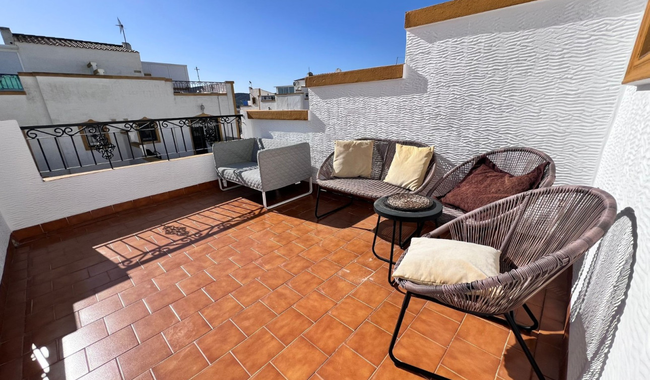 Reventa - Casa de Pueblo - Entre Naranjos