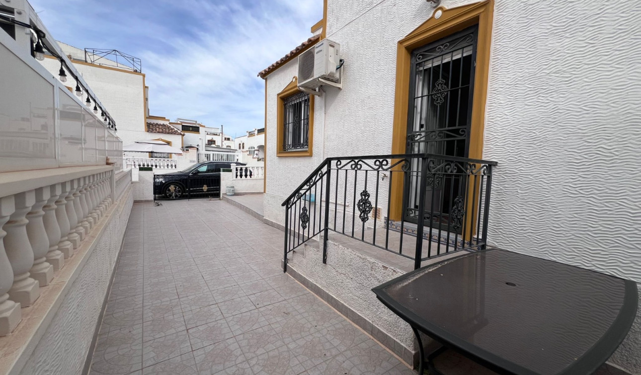 Reventa - Casa de Pueblo - Orihuela - Entre Naranjos