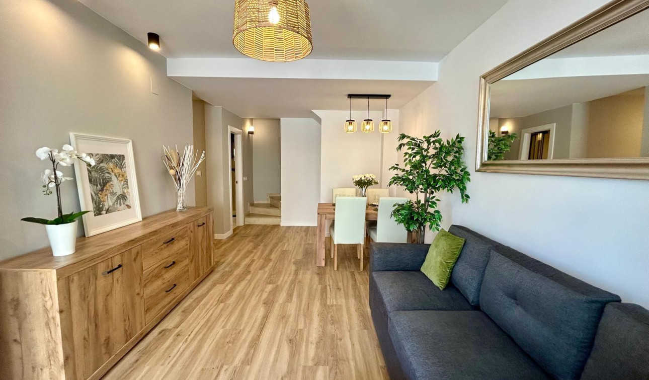 Reventa - Casa de Pueblo - Orihuela - Urbanización Perla del Mar