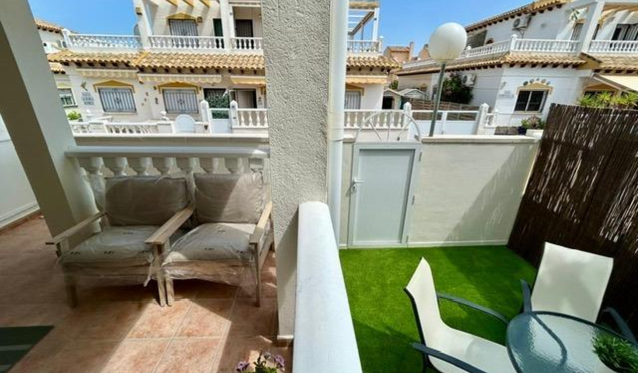 Reventa - Casa de Pueblo - Orihuela - Urbanización Perla del Mar