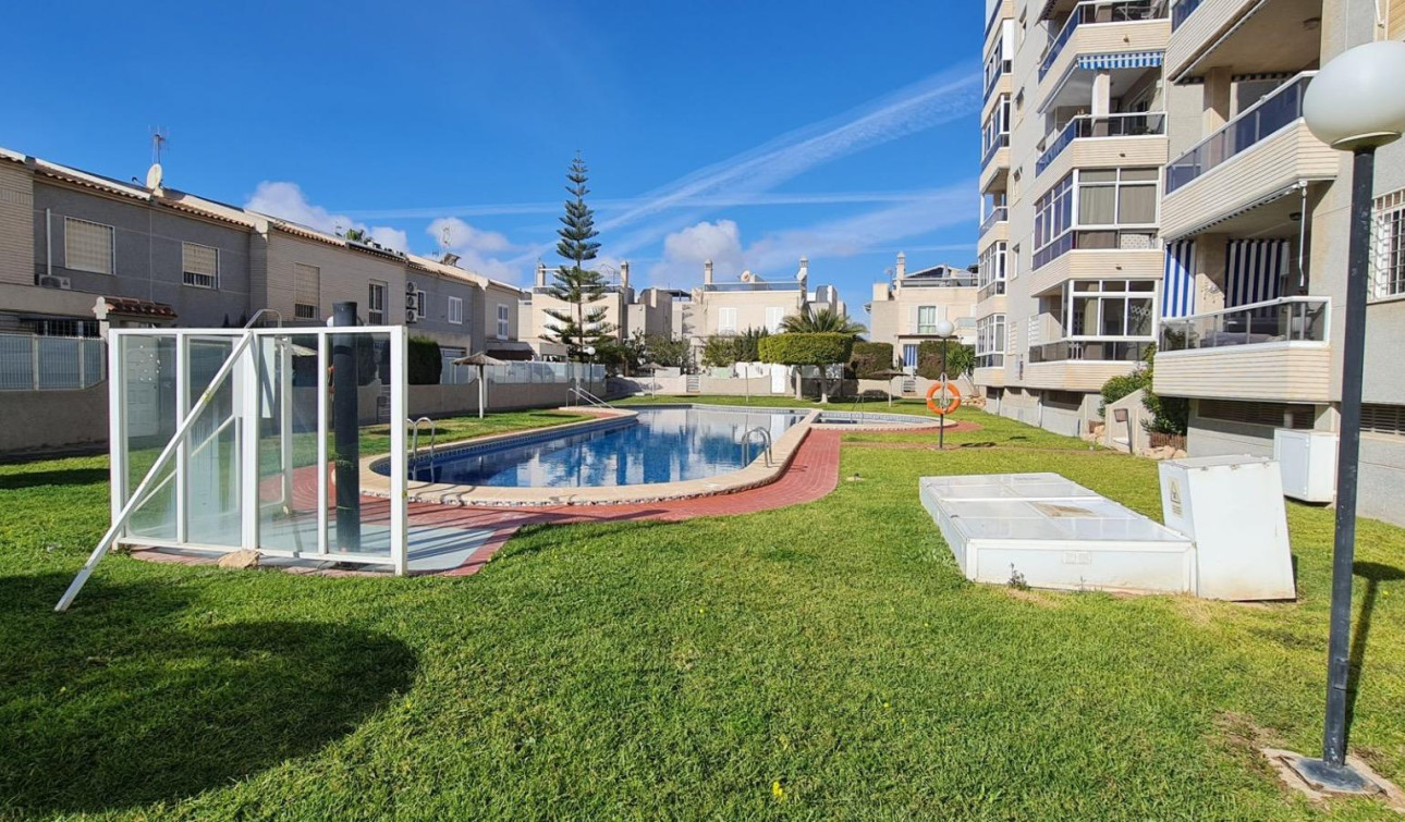 Reventa - Casa de Pueblo - Torrevieja - Aguas Nuevas