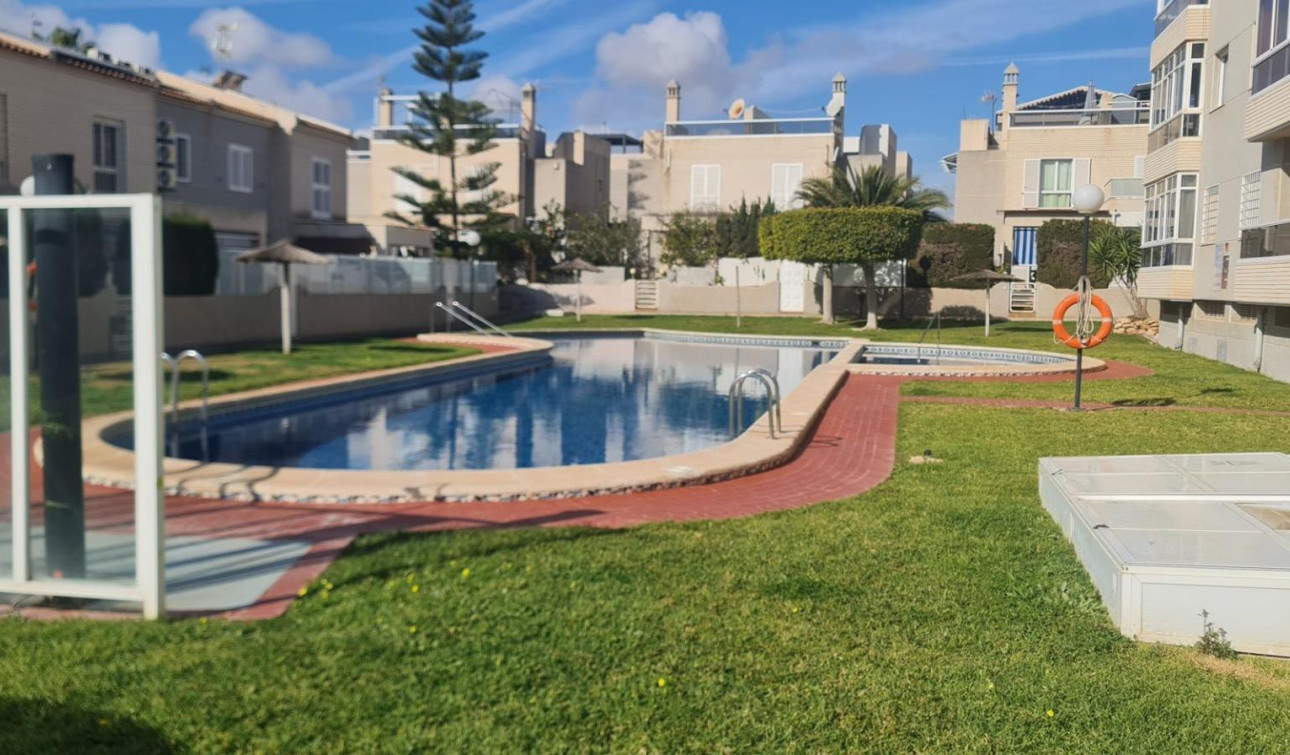 Reventa - Casa de Pueblo - Torrevieja - Aguas Nuevas