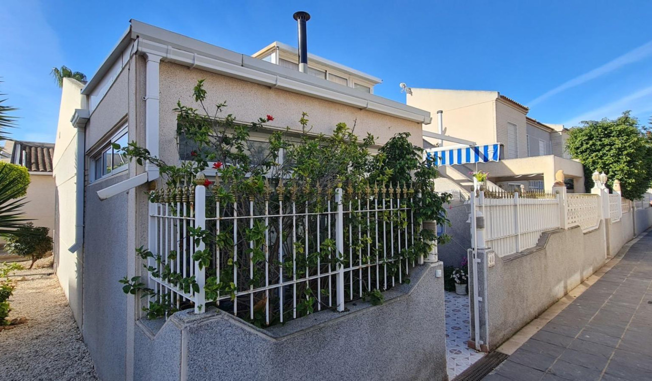 Reventa - Casa de Pueblo - Torrevieja - Aguas Nuevas