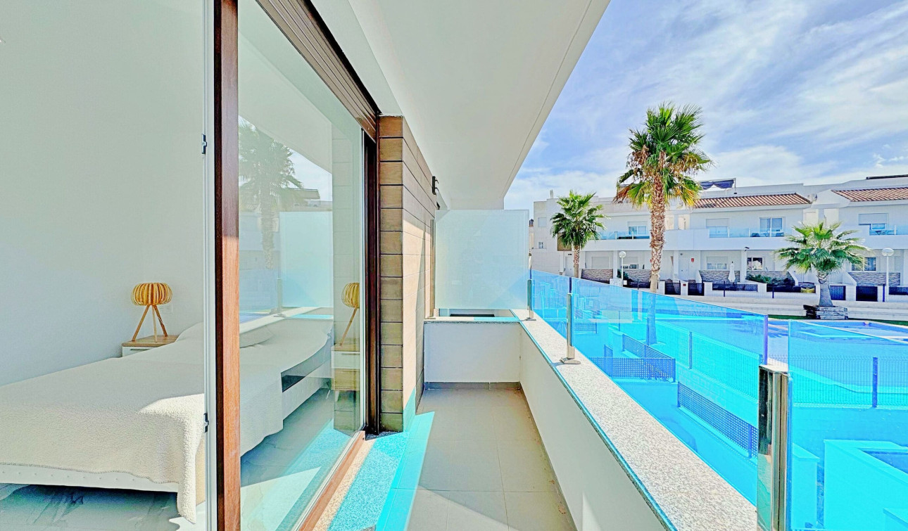 Reventa - Casa de Pueblo - Torrevieja - Los Balcones