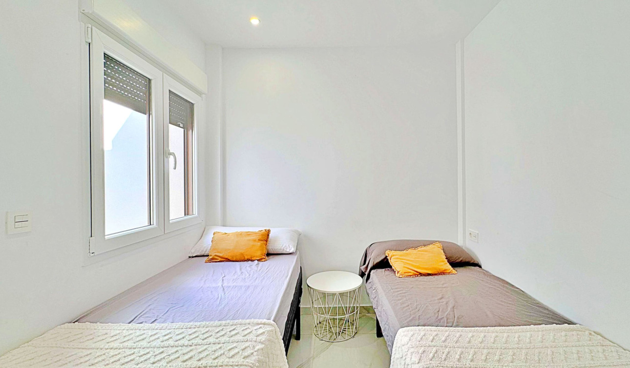 Reventa - Casa de Pueblo - Torrevieja - Los Balcones