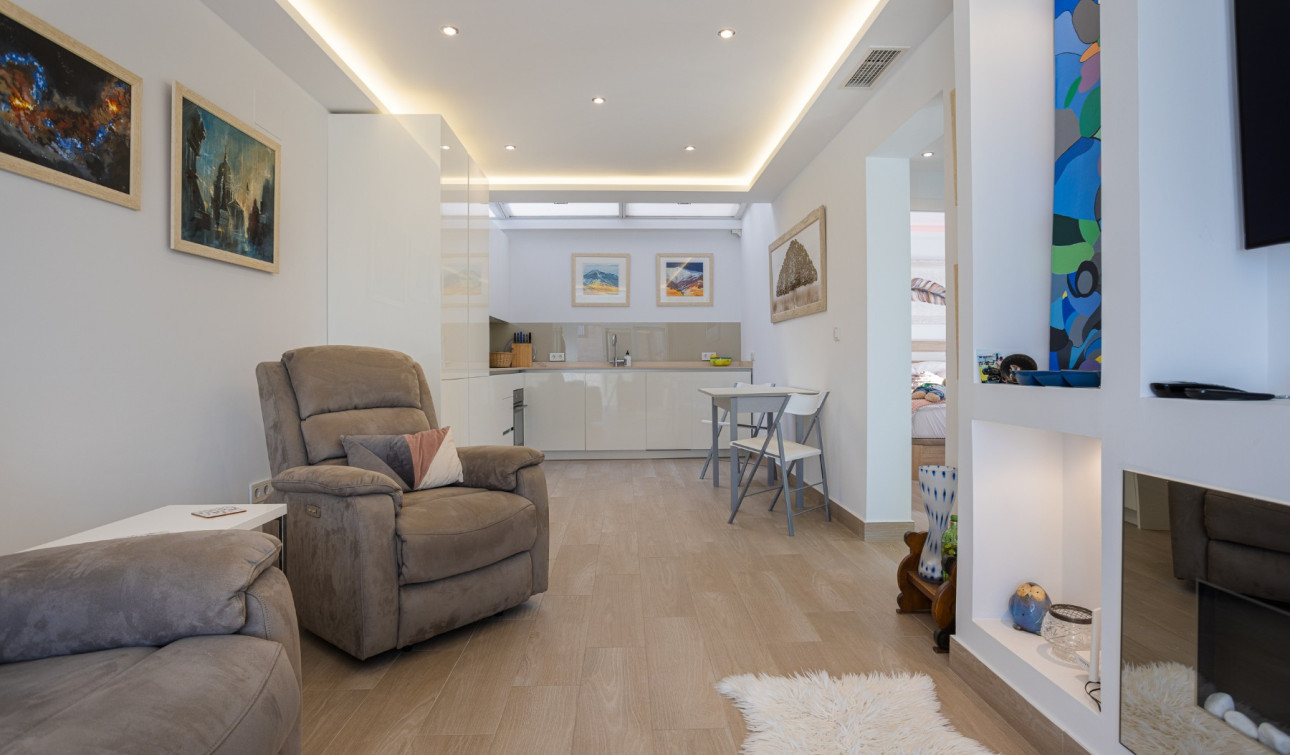 Reventa - Casa de Pueblo - Torrevieja - Urbanización San Luis