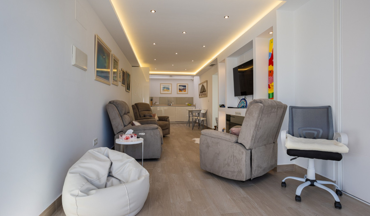 Reventa - Casa de Pueblo - Torrevieja - Urbanización San Luis