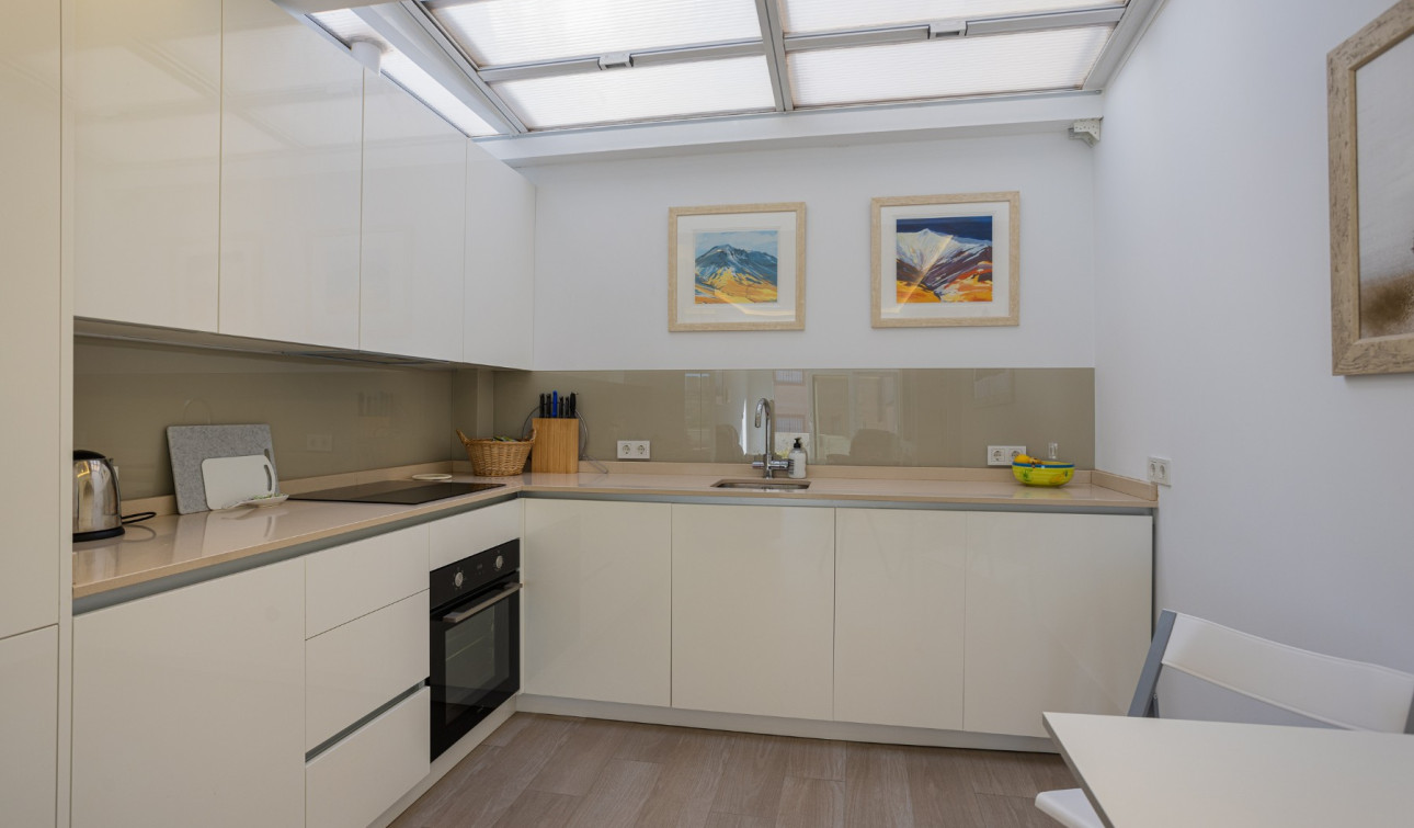 Reventa - Casa de Pueblo - Torrevieja - Urbanización San Luis