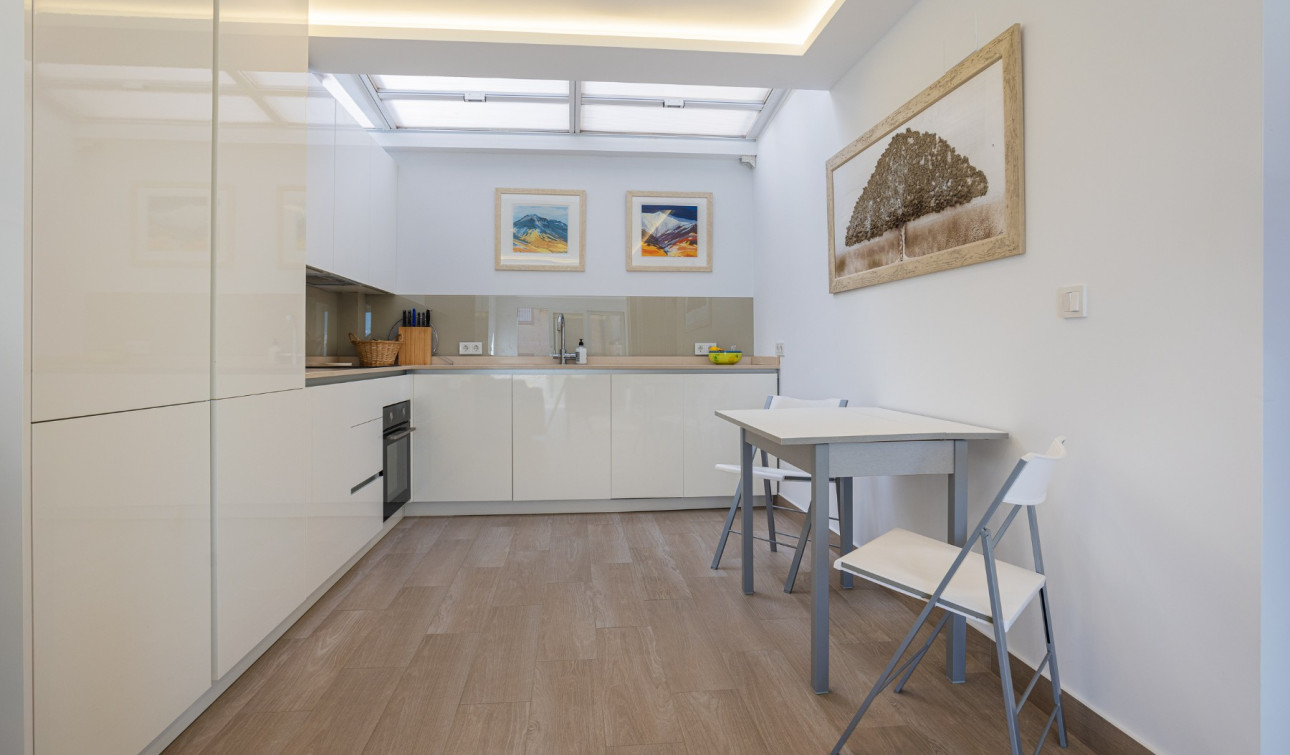 Reventa - Casa de Pueblo - Torrevieja - Urbanización San Luis