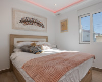 Reventa - Casa de Pueblo - Torrevieja - Urbanización San Luis